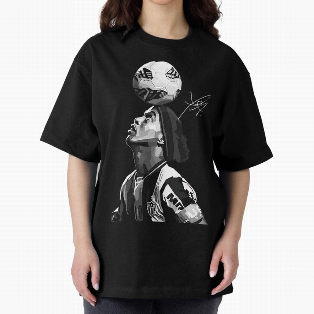 Ronaldinho - black white Oversized T-Shirt Create FIFA World Cup 2026 for Fans of Neymar and Germany, Bringing Vintage Soccer Flavor, Modern Football Stars, National Flags and Final Night Emotion; Ideal for Football Dads, Football Moms, Friends,