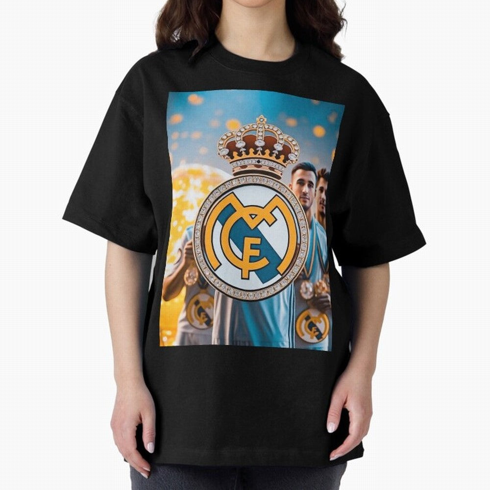 El Medall¨®n Del Real Madrid Oversized T-Shirt Celebrate the Next Chapter of FIFA World Cup 2026 for Fans of CR7 and England, Bringing Supporter Pride, Iconic Celebrations, Legendary Names and Global Match Day Energy; Great for Supporters Who Love