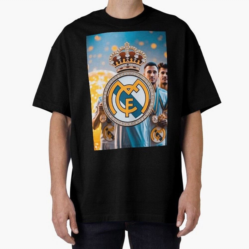 El Medall¨®n Del Real Madrid Oversized T-Shirt Celebrate the Next Chapter of FIFA World Cup 2026 for Fans of CR7 and England, Bringing Supporter Pride, Iconic Celebrations, Legendary Names and Global Match Day Energy; Great for Supporters Who Love