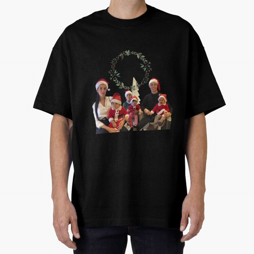 Cristiano ronaldo siuuu familly - siuuu Merry Christmas Oversized T-Shirt Join the Global Buzz around FIFA World Cup 2026 Connected to Mbappe, France Energy, Supporter Pride, Iconic Celebrations, Legendary Names and Global Match Day Energy; Ideal