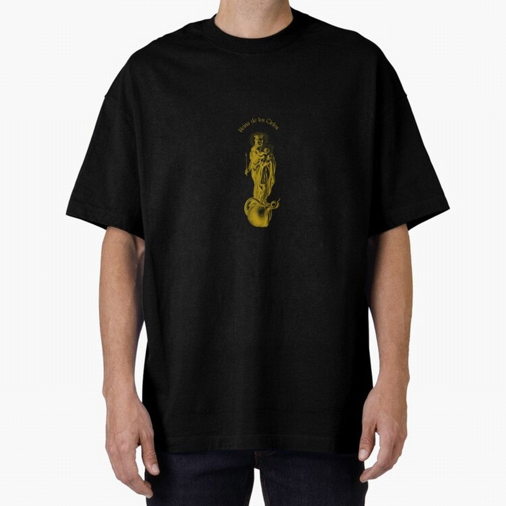 Reina de los Cielos Oversized T-Shirt Follow the Final Road of Global Football Passion for FIFA World Cup 2026 Group Stage, Connected to CR7 and Messi, England, Football History, Final Match Energy, Crowd Noise and Once in a Lifetime Moments; Made