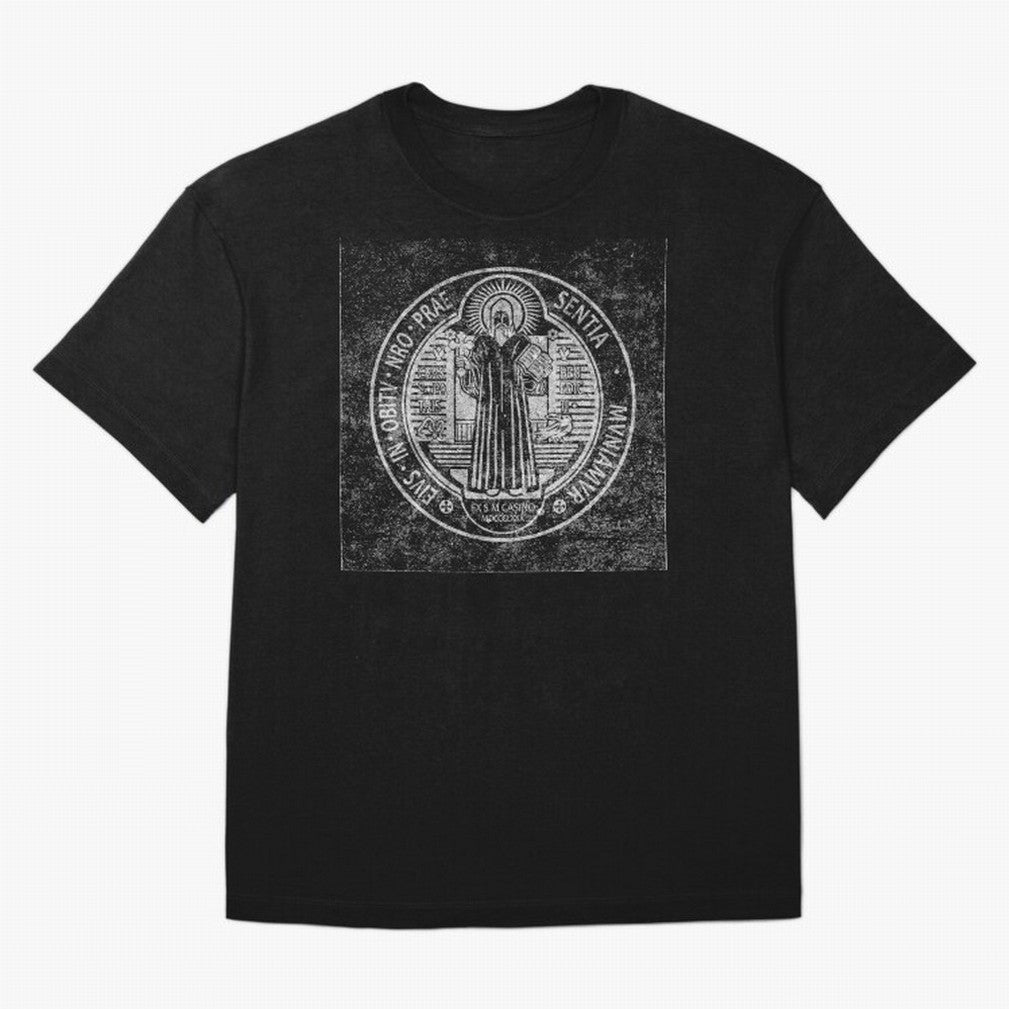 Medalla de San Benito Frontal Relieve Oversized T-Shirt Feel the Trophy Chase of FIFA World Cup 2026 USA Canada Mexico Spirit, Inspired by Brazil, CR7 and Messi, Football Passion, Legendary Performances, Festival Vibes and Supporter Community; Made