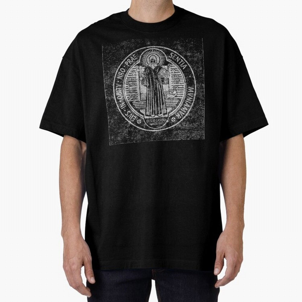 Medalla de San Benito Frontal Relieve Oversized T-Shirt Feel the Trophy Chase of FIFA World Cup 2026 USA Canada Mexico Spirit, Inspired by Brazil, CR7 and Messi, Football Passion, Legendary Performances, Festival Vibes and Supporter Community; Made